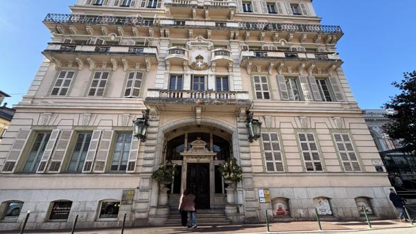 Appartement Aix Les Bains 1 pièce 36 m2 au sein d'un ancien palace majestueux en centre-ville
