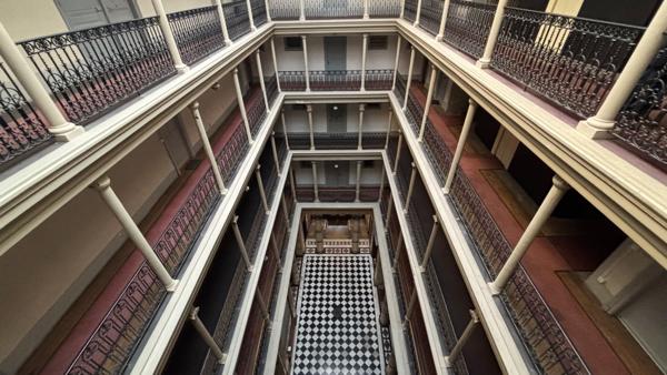 Appartement Aix Les Bains 1 pièce 36 m2 au sein d'un ancien palace majestueux en centre-ville