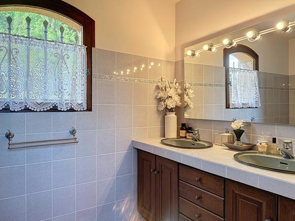 Maison à vendre  6 pièces - 233,79 m2 LECCI - 201