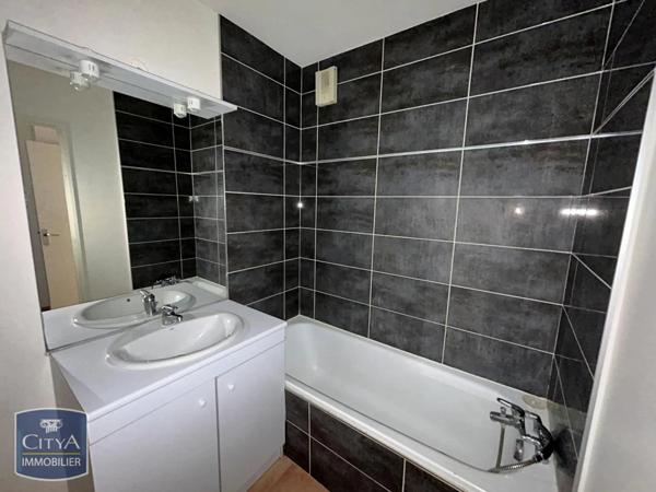 Appartement à louer 3 pièces 67.9m² Villefranche-sur-Saône (69400)