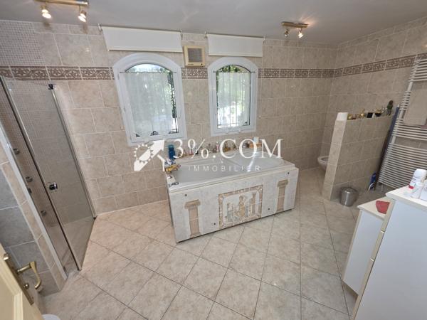 Villa 6 pièce(s) 4 chambre(s) 225 m²