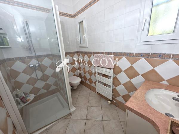 Villa 6 pièce(s) 4 chambre(s) 225 m²