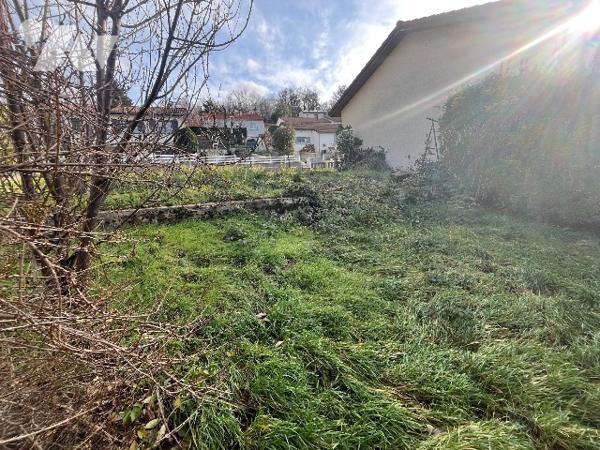 TERRENOIRE/SAINT-JEAN-BONNEFONDS VILLA 82 m²+ss sol 43 m² sur jardin 558 m²