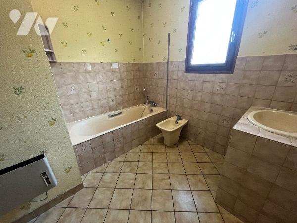 TERRENOIRE/SAINT-JEAN-BONNEFONDS VILLA 82 m²+ss sol 43 m² sur jardin 558 m²