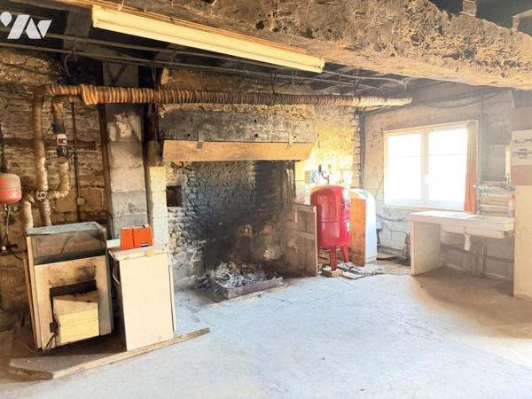 Maison ancienne à réhabiliter – beaux volumes, dépendances et terrain de 1 906 m²