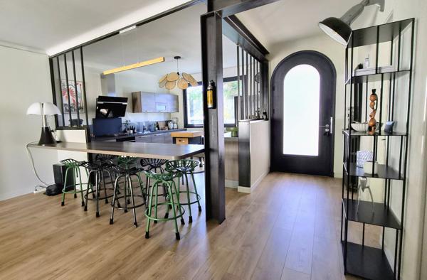 LA ROCHELLE – Élégante maison familiale rénovée à proximité du centre-ville