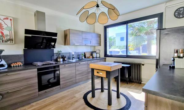 LA ROCHELLE – Élégante maison familiale rénovée à proximité du centre-ville