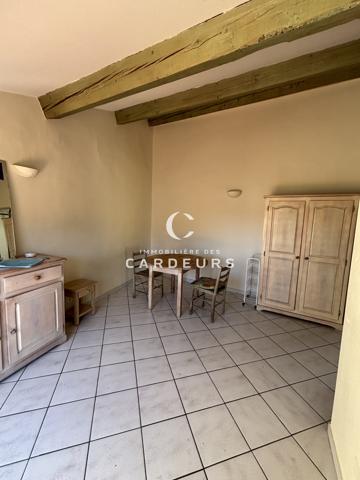 Studio
                                                                                                                                                                                                                                                                                                                        1 pièce(s)                                                                                                                                                                                                                                                                                                                              20  m²