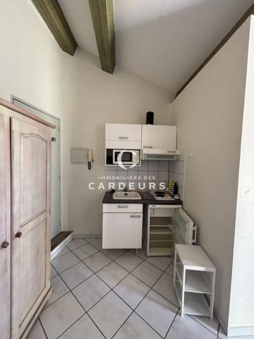 Studio
                                                                                                                                                                                                                                                                                                                        1 pièce(s)                                                                                                                                                                                                                                                                                                                              20  m²