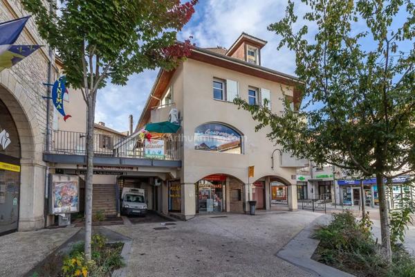 Vente Local commercial 3 pièces 111 m2 à Morestel