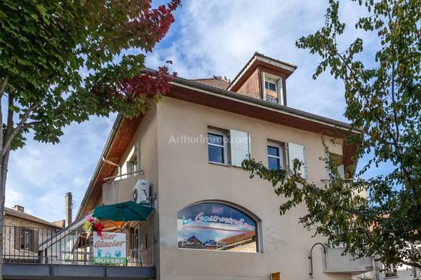 Vente Local commercial 3 pièces 111 m2 à Morestel