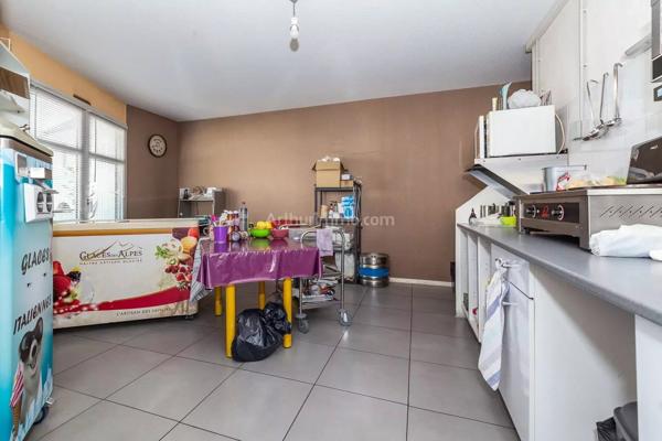Vente Local commercial 3 pièces 111 m2 à Morestel