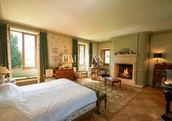 Superbe manoir historique et son domaine de 74 hectares avec étang, à 10 minutes de Sarlat, SARLAT LA CANEDA