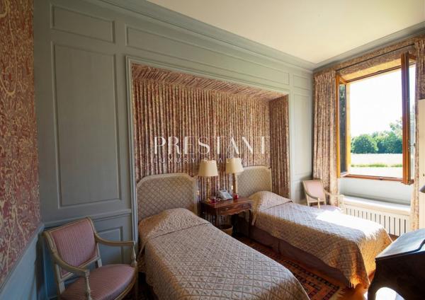 Superbe manoir historique et son domaine de 74 hectares avec étang, à 10 minutes de Sarlat, SARLAT LA CANEDA