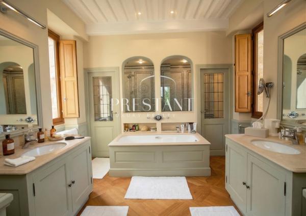 Superbe manoir historique et son domaine de 74 hectares avec étang, à 10 minutes de Sarlat, SARLAT LA CANEDA