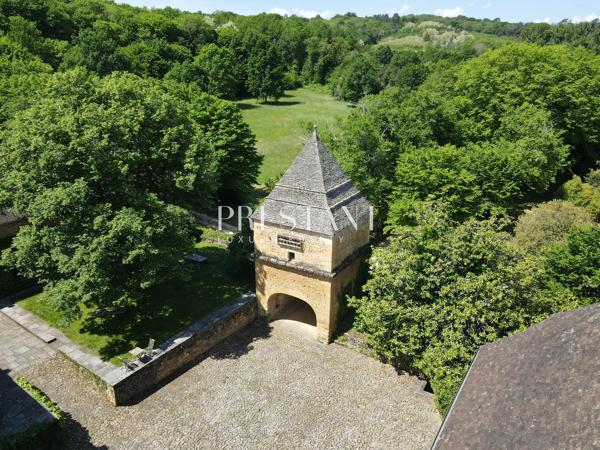 Superbe manoir historique et son domaine de 74 hectares avec étang, à 10 minutes de Sarlat, SARLAT LA CANEDA