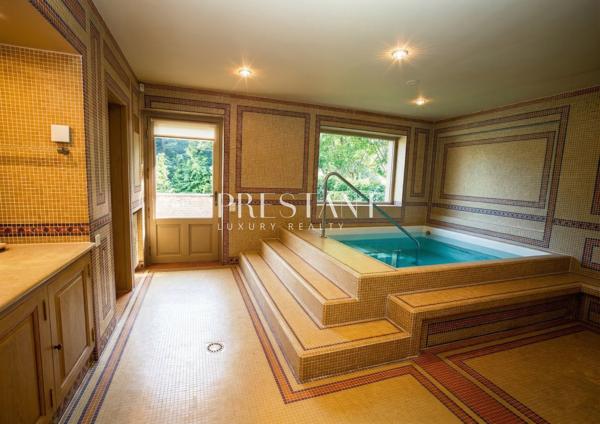 Superbe manoir historique et son domaine de 74 hectares avec étang, à 10 minutes de Sarlat, SARLAT LA CANEDA