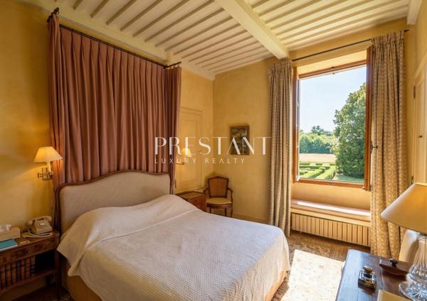 Superbe manoir historique et son domaine de 74 hectares avec étang, à 10 minutes de Sarlat, SARLAT LA CANEDA