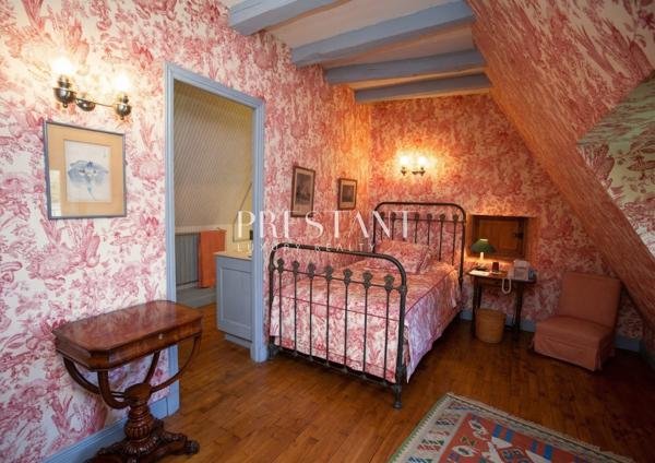 Superbe manoir historique et son domaine de 74 hectares avec étang, à 10 minutes de Sarlat, SARLAT LA CANEDA