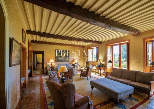 Superbe manoir historique et son domaine de 74 hectares avec étang, à 10 minutes de Sarlat, SARLAT LA CANEDA