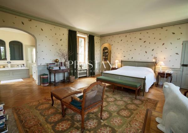 Superbe manoir historique et son domaine de 74 hectares avec étang, à 10 minutes de Sarlat, SARLAT LA CANEDA