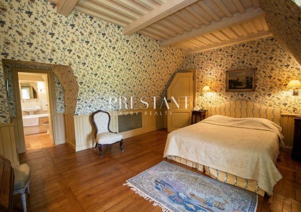 Superbe manoir historique et son domaine de 74 hectares avec étang, à 10 minutes de Sarlat, SARLAT LA CANEDA