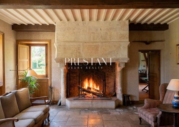 Superbe manoir historique et son domaine de 74 hectares avec étang, à 10 minutes de Sarlat, SARLAT LA CANEDA