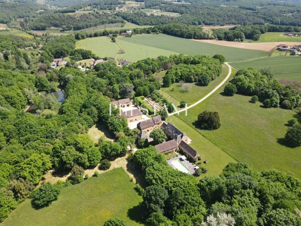 Superbe manoir historique et son domaine de 74 hectares avec étang, à 10 minutes de Sarlat, SARLAT LA CANEDA