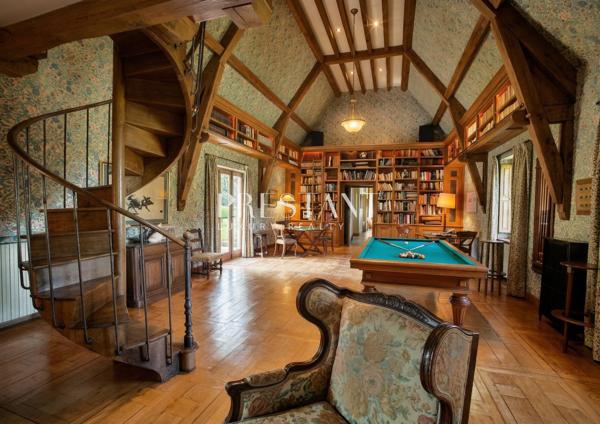 Superbe manoir historique et son domaine de 74 hectares avec étang, à 10 minutes de Sarlat, SARLAT LA CANEDA