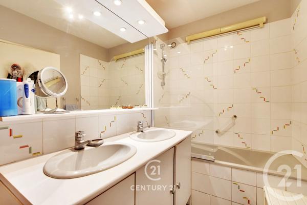 Appartement F5 à vendre  5 pièces - 92,21 m 2   PARIS  - 75015