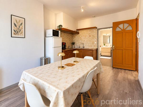 Vente
                Immeuble200 m² - 8 Pièces -
                    SAINT AMAND MONTROND (18200)