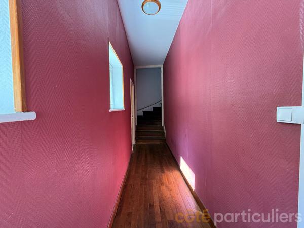 Vente
                Immeuble200 m² - 8 Pièces -
                    SAINT AMAND MONTROND (18200)