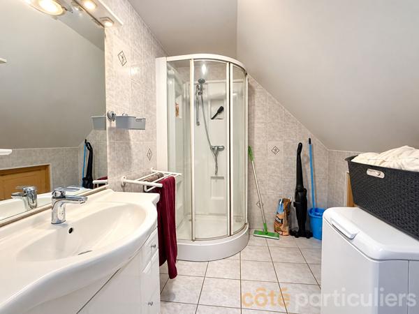 Vente
                Immeuble200 m² - 8 Pièces -
                    SAINT AMAND MONTROND (18200)