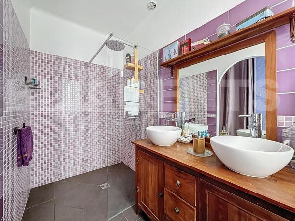 Lagny - Maison atypique à fort potentiel – 190 m² divisés en deux lots indépendants - Grand terrain 