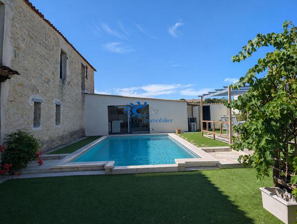 MAISON CHARENTAISE 4 CHAMBBRES GARAGE PISCINE Marans MAISON CHARENTAISE 4 CHAMBBRES GARAGE PISCINE Marans
