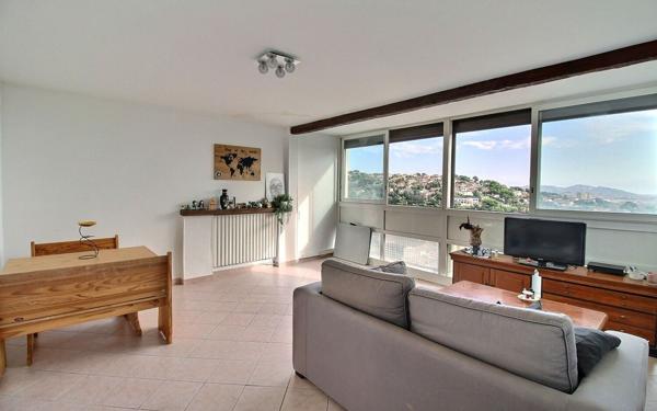 Appartement à vendre    4 pièces • 83 m2 Marseille 15