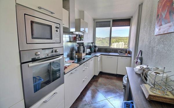 Appartement à vendre    4 pièces • 83 m2 Marseille 15