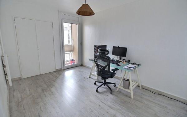 Appartement à vendre    4 pièces • 83 m2 Marseille 15