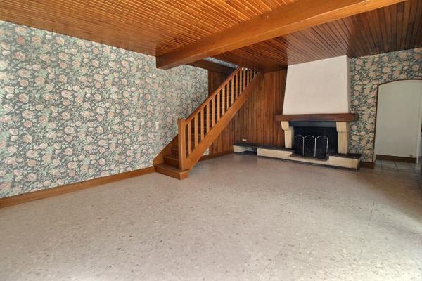 Maison de ville 4 chambres avec garage et courette a EPERNON gare a pied