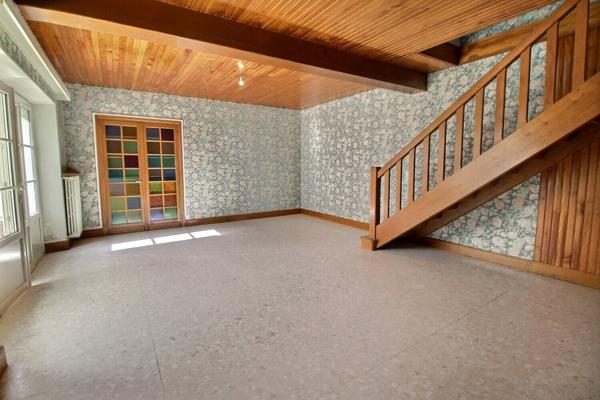 Maison de ville 4 chambres avec garage et courette a EPERNON gare a pied