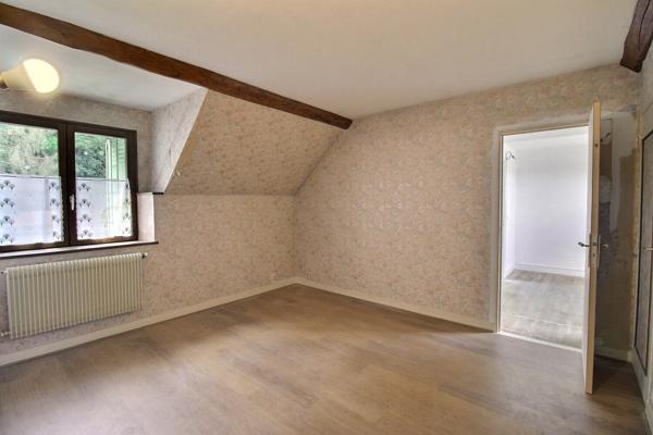 Maison de ville 4 chambres avec garage et courette a EPERNON gare a pied