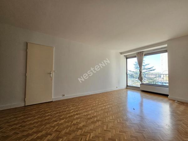 Puteaux : Résidence Bellerive, Appartement de 2 pièces de 51m² avec balcon, cave et parking