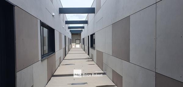 Bureaux à louer à Saint-Priest avec parkings et accès transports en commun