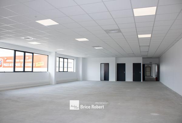 Bureaux à louer à Saint-Priest avec parkings et accès transports en commun