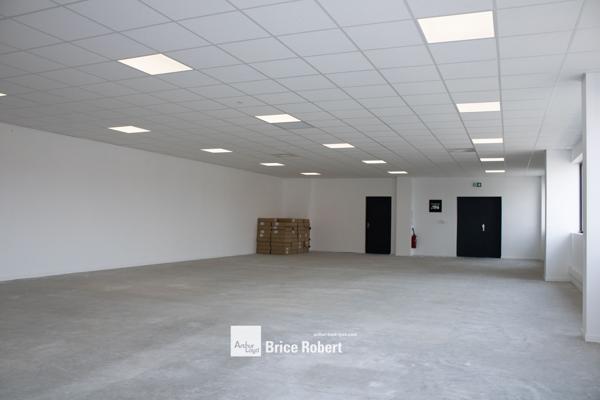 Bureaux à louer à Saint-Priest avec parkings et accès transports en commun
