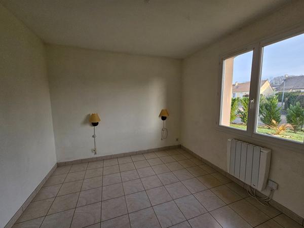 NOUVEAUTE - PAVILLON DE PLAIN PIED AVEC JARDIN GARAGE A LA FLECHE