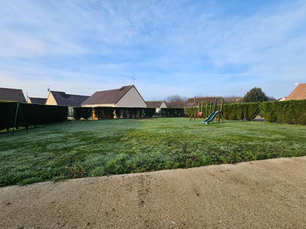 NOUVEAUTE - PAVILLON DE PLAIN PIED AVEC JARDIN GARAGE A LA FLECHE