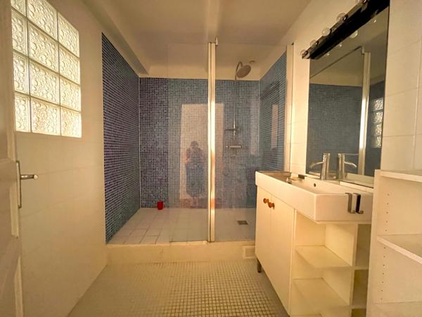 Rue du Refuge - Quartier du PANIER - T3 Typique Rénové - 63 m2 - Traversant Est/Ouest - 264 600 euro