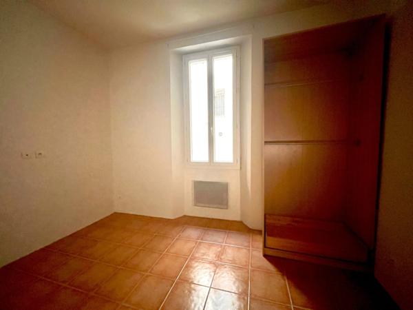 Rue du Refuge - Quartier du PANIER - T3 Typique Rénové - 63 m2 - Traversant Est/Ouest - 264 600 euro