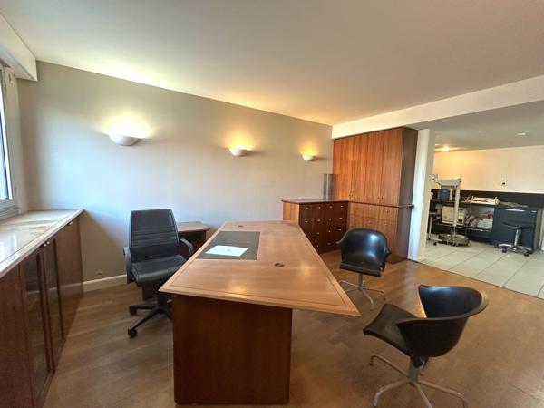 Bureaux à vendre à Bordeaux centre avec accès ERP PMR et ascenseur - Place Gambetta